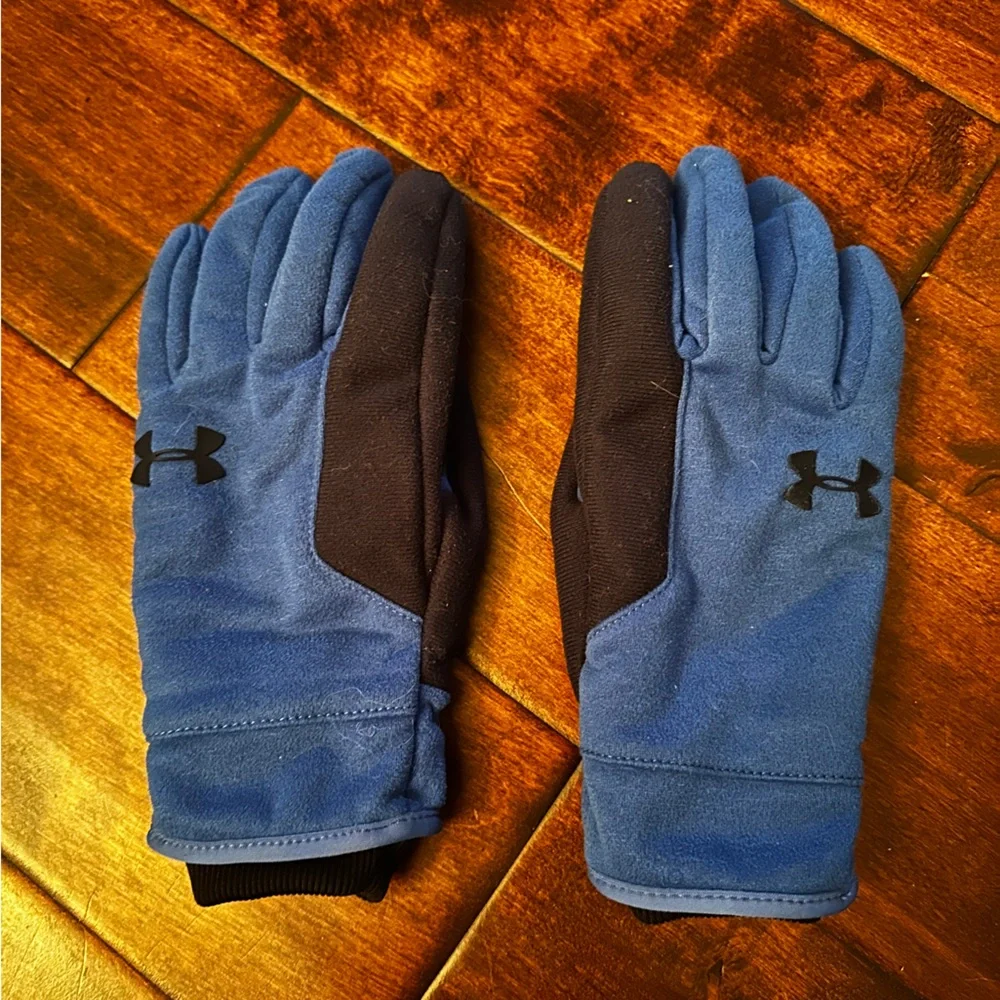 Under Armour Dual-Tone Gloves in Blue and Black